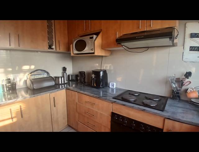 2 BEDROOM FREEHOLD FOR SALE IN SONHEUWEL EXT 1